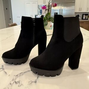 Like-New Top Moda Black Ankle Boots Chunky Block Heel Dale-1 Nubuck/Faux Suede